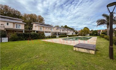 DE LAS HESPÉRIDES 1693 - TRIPLEX A LA VENTA EN PINAMAR