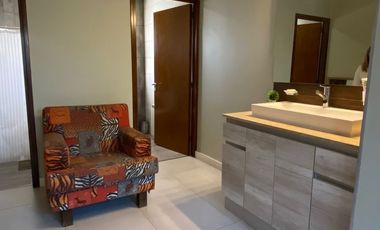 Casa en venta c/ cochera en Chacras de Coria