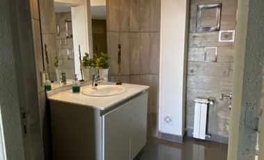 Casa en venta c/ cochera en Chacras de Coria