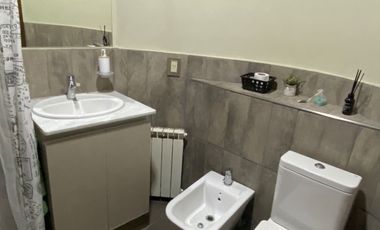 Casa en venta c/ cochera en Chacras de Coria