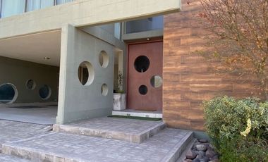 Casa en venta c/ cochera en Chacras de Coria