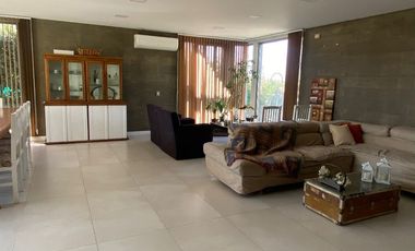 Casa en venta c/ cochera en Chacras de Coria