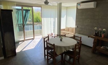 Casa en venta c/ cochera en Chacras de Coria