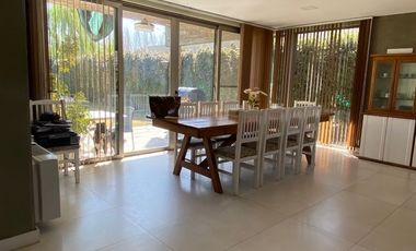 Casa en venta c/ cochera en Chacras de Coria