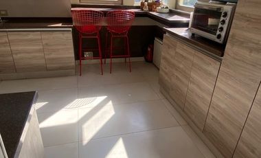 Casa en venta c/ cochera en Chacras de Coria