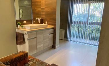 Casa en venta c/ cochera en Chacras de Coria