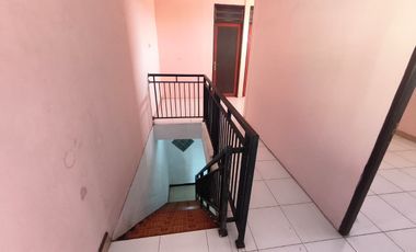 Dijual Rumah Siap Huni 2 Lantai dg Tanah Luas di Kompleks Kota Cirebon