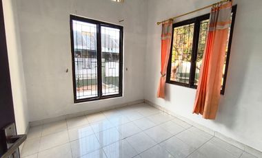 Dijual Rumah Siap Huni 2 Lantai dg Tanah Luas di Kompleks Kota Cirebon