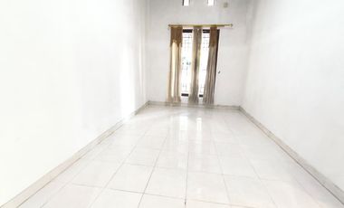 Dijual Rumah Siap Huni 2 Lantai dg Tanah Luas di Kompleks Kota Cirebon