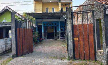Rumah 2lantai pinggir jalan aspal // SHM