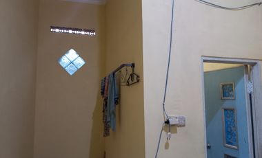 Rumah 2lantai pinggir jalan aspal // SHM