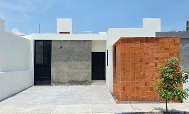 CASA EN VENTA, 2 RECÁMARAS, 2 BAÑOS COMPLETOS, COCHERA PARA 2 AUTOS
