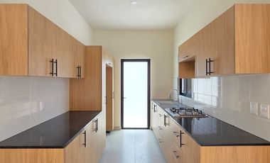 CASA EN VENTA, 2 RECÁMARAS, 2 BAÑOS COMPLETOS, COCHERA PARA 2 AUTOS