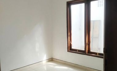 Rumah selangkah ke UMY lingkungan komplek