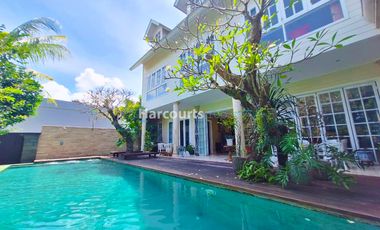 Villa 5 Bedroom American Classic Style di Semer, Bali