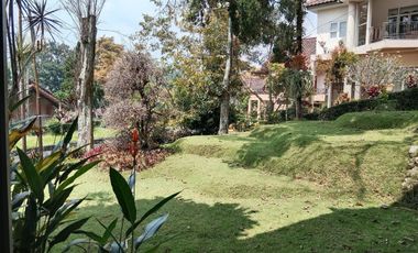 VILLA GRAND WHIZ TRAWAS MOJOKERTO, FULL FURNISH