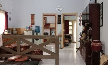 VILLA GRAND WHIZ TRAWAS MOJOKERTO, FULL FURNISH