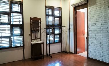 JUAL RUMAH KAYU 2 LANTAI DI HLA CLUSTER CIMAHI ADA KELEBIHAN TAMAN