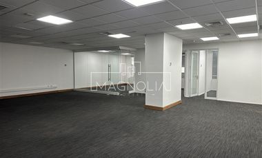 Oficina en Arriendo en A pasos del Metro Tobalaba, MUT, ...