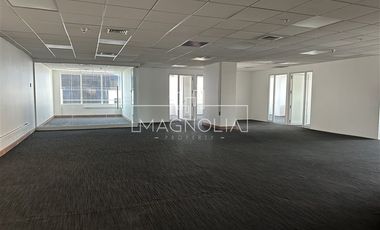 Oficina en Arriendo en A pasos del Metro Tobalaba, MUT, ...