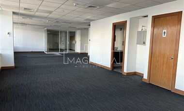 Oficina en Arriendo en A pasos del Metro Tobalaba, MUT, ...