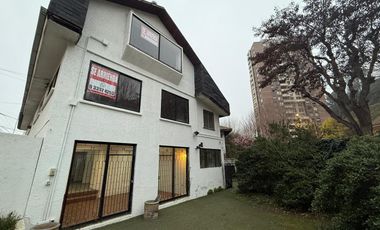 LOCAL ESQUINA 7 NORTE CON LOS CASTAÑOS PATIO ESTACIONAMIENTO