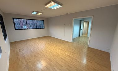 LOCAL ESQUINA 7 NORTE CON LOS CASTAÑOS PATIO ESTACIONAMIENTO