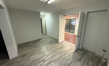 LOCAL ESQUINA 7 NORTE CON LOS CASTAÑOS PATIO ESTACIONAMIENTO