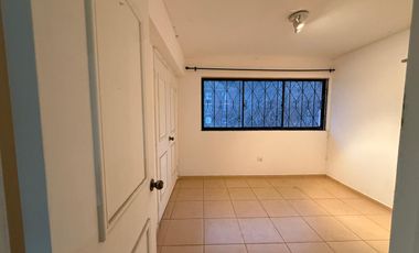 LOCAL ESQUINA 7 NORTE CON LOS CASTAÑOS PATIO ESTACIONAMIENTO