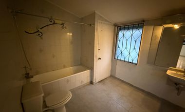 LOCAL ESQUINA 7 NORTE CON LOS CASTAÑOS PATIO ESTACIONAMIENTO