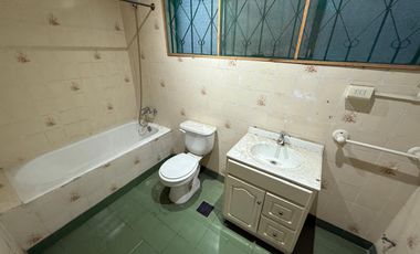 LOCAL ESQUINA 7 NORTE CON LOS CASTAÑOS PATIO ESTACIONAMIENTO