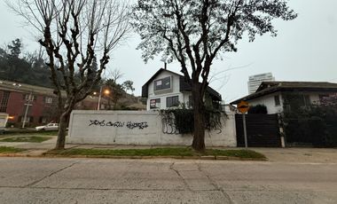 LOCAL ESQUINA 7 NORTE CON LOS CASTAÑOS PATIO ESTACIONAMIENTO