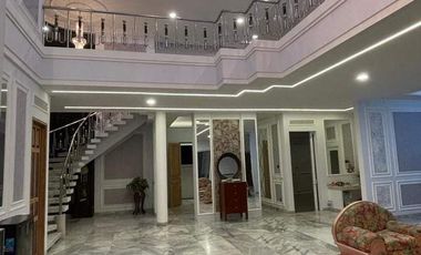 Rumah megah lantai marmer halaman luas pusat kota gatsu tengah jl8mtr