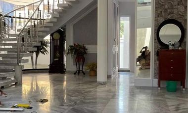 Rumah megah lantai marmer halaman luas pusat kota gatsu tengah jl8mtr