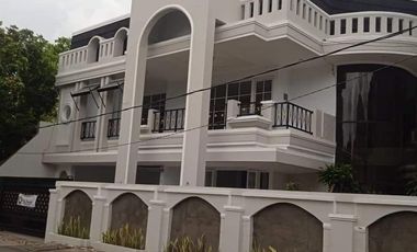 Rumah megah lantai marmer halaman luas pusat kota gatsu tengah jl8mtr