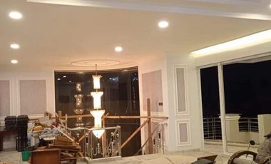 Rumah megah lantai marmer halaman luas pusat kota gatsu tengah jl8mtr