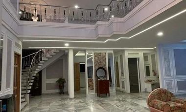 Rumah megah lantai marmer halaman luas pusat kota gatsu tengah jl8mtr