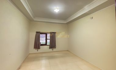 RUMAH MURAH, SIAP HUNI, TANAH LUAS DEKAT PASAR GENTAN DI SLEMAN