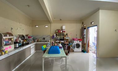 RUMAH MURAH, SIAP HUNI, TANAH LUAS DEKAT PASAR GENTAN DI SLEMAN