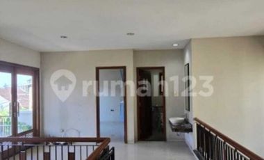 Dijual Rumah Minimalis Cluster Elite,Strategis Solo Baru Luas 240m2