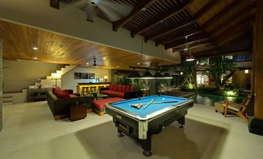 Villa Mewah 2 Unit Lokasi Premium Dekat Pantai Seminyak Bali