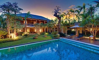 Villa Mewah 2 Unit Lokasi Premium Dekat Pantai Seminyak Bali