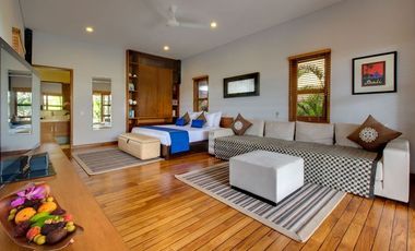 Villa Mewah 2 Unit Lokasi Premium Dekat Pantai Seminyak Bali