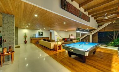 Villa Mewah 2 Unit Lokasi Premium Dekat Pantai Seminyak Bali