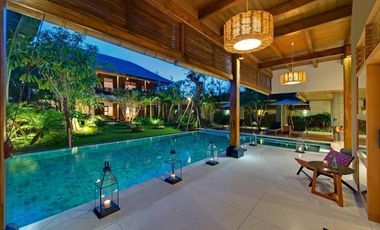 Villa Mewah 2 Unit Lokasi Premium Dekat Pantai Seminyak Bali
