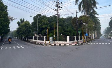BU , NEGO Keras ,Di Jual Rumah Hook Strategis di Pusat Kota Blitar