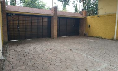 Se renta propiedad ideal para casa u oficinas.