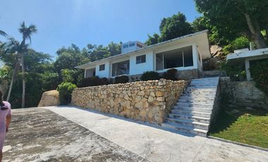 RESIDENCIA CON VISTA AL MAR