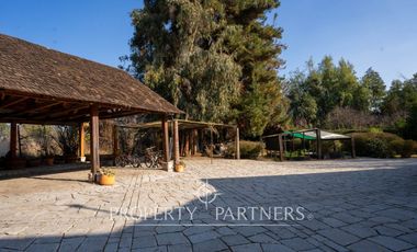 Amplia propiedad en Pirque con hermoso Jardín (ARRIENDO DISPONIBLE DESDE ENERO 2026)