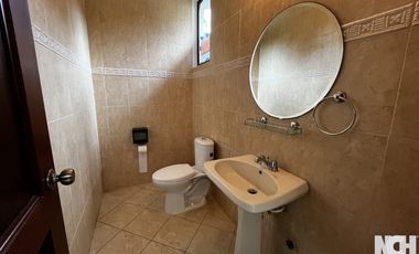 Residencia familiar con piscina en alquiler en Camino de Cruces, cerca de Ciudad del Saber